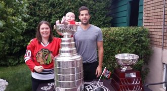 V kapse miliony a doma Stanley Cup. Brankář Chicaga měl velký den