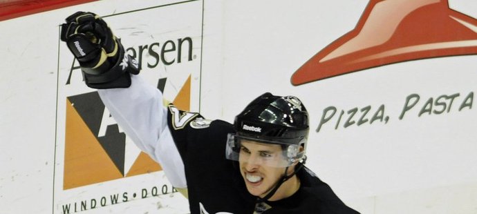 Crosby se zotavuje z těžkého otřesu mozku, po delší době zkouší trénovat na ledě
