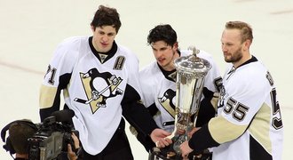 Šok. Penguins si sáhli na trofej!