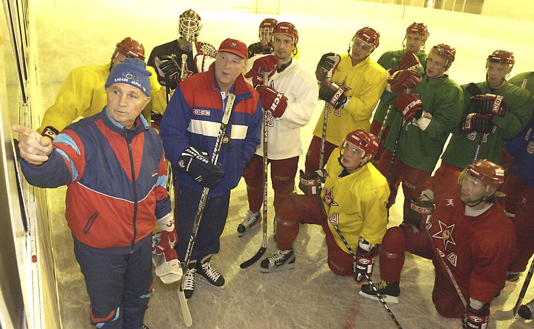 Viktor Tichonov s CSKA Moskva na soustředění v Liberci v roce 2002