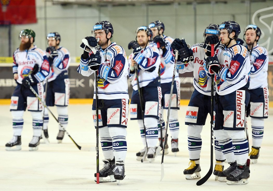 Zklamaní hokejisté Vítkovic nevyhráli ve čtvrtfinále jediný duel a play off pro ně končí