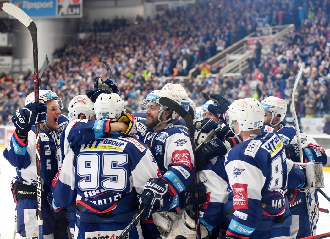 Euforická radost v podání hokejistů Komety Brno