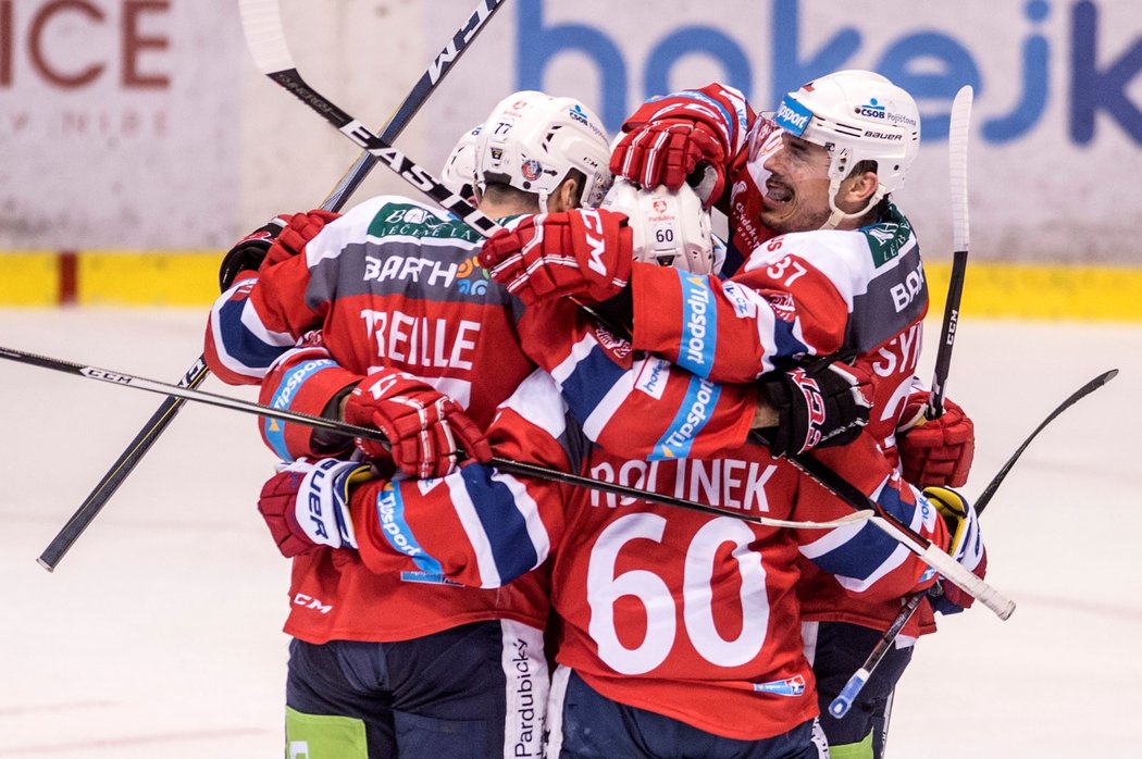 Pardubice slaví! Třinec doma zdolali i podruhé a sérii na východ Čech vrátí