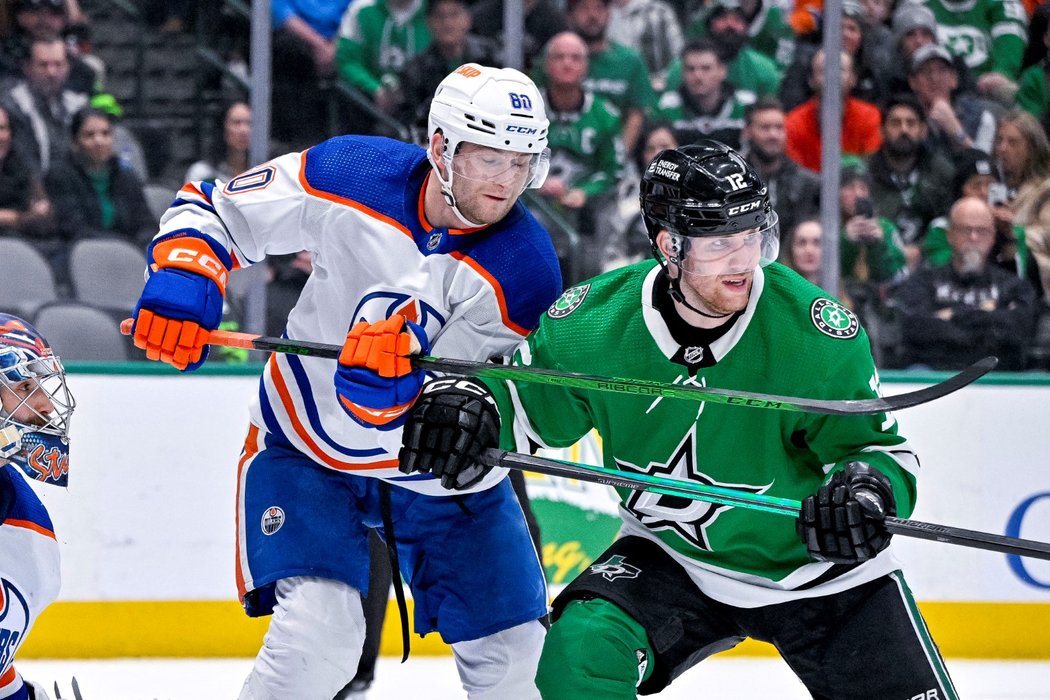 Čech Radek Faksa během zápasu proti Oilers