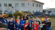 Jaromír Jágr se fotí s dětmi na hokejové škole