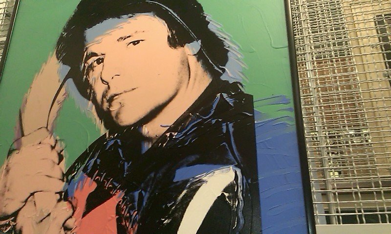Portrét útočníka Roda Gilberta od Andyho Warhola