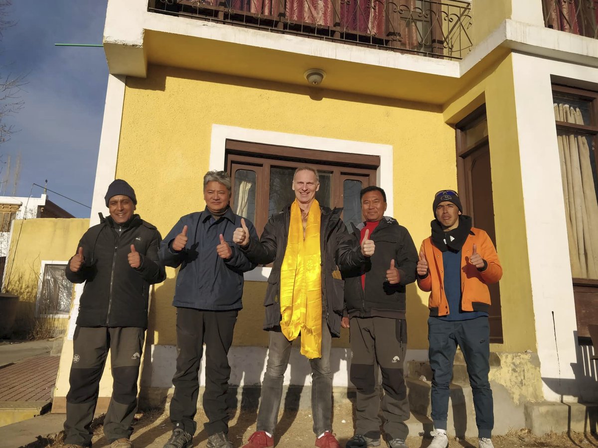 Dominik Hašek vyrazil na návštěvu Tibetu, kde učil místní děti hrát hokej