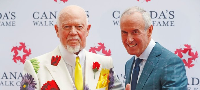 Don Cherry (vlevo) a Ron MacLean (vpravo) spolu moderovali pořad "Koučův koutek" téměř 40 let