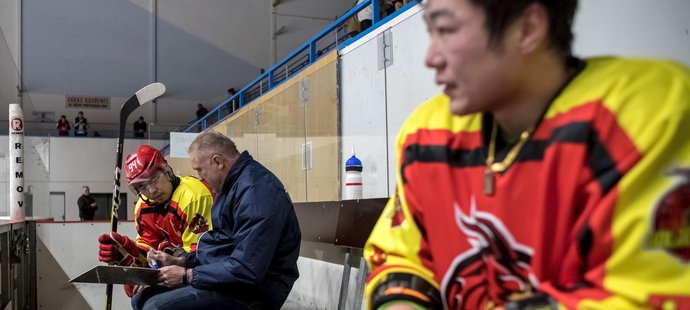 V čínském týmu působí i tři čeští hráči - bratři Michal a Jakub Kučerové a Pavel Husarik