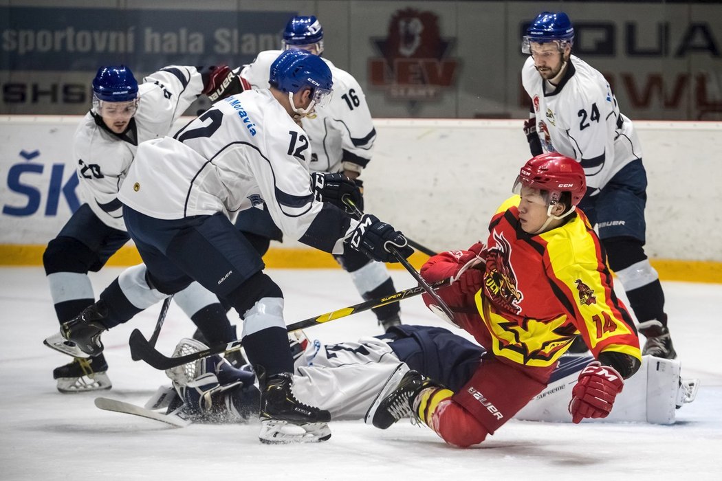 China Golden Dragon má za sebou úvodní duel ve druhé lize, doma ve Slaném padli s Táborem 0:7