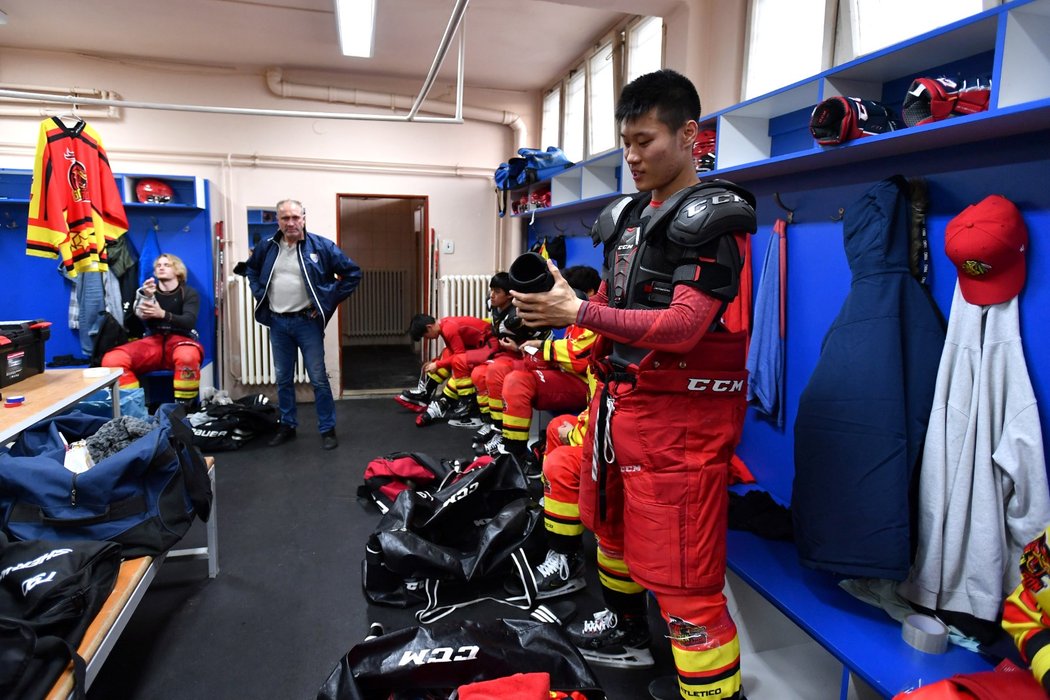 Hokejisté z Číny se v Česku mohou učit anglicky a jezdí se dívat na Jágra