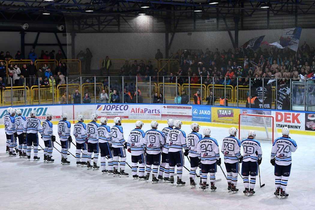 Druhá liga?  Parádní zážitek pro téměř 1500 fanoušků, kteří sledovali v akci Jaroslava Bednáře, Tomáše Rolinka, Petra Sýkoru, Jana Hlaváče a Jiřího Vašíčka na straně Vrchlabí, plus Petra Čáslavu v domácích barvách.