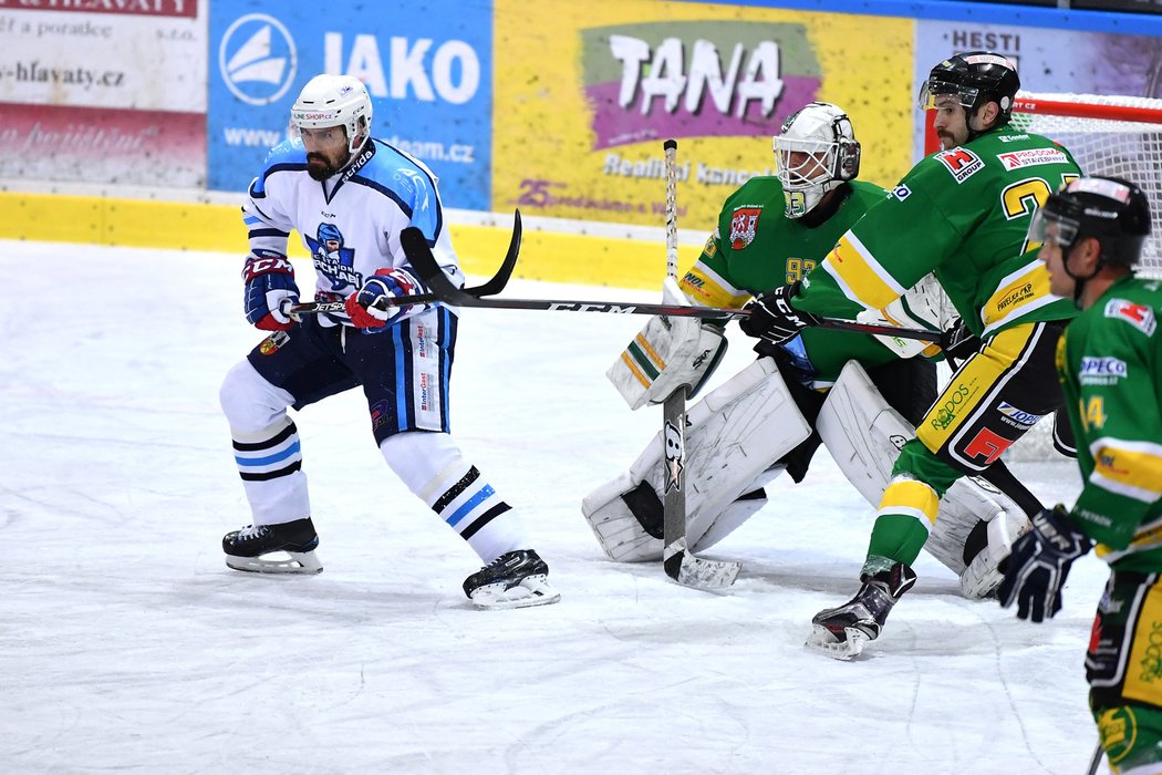 Pro Rolinka, kapitána mistrů světa 2010, to byl druhý zápas ve třetí nejvyšší soutěži a první opravdu velký. Rivala musíte porazit! Pracoval při oslabení, skákal do střel. Ze svého stylu nic neubral.