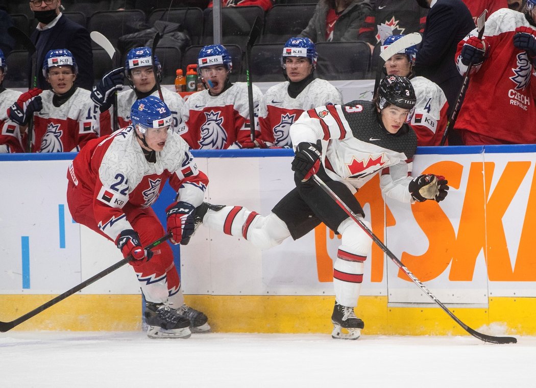 Čeští hokejisté v utkání na světovém šampionátu do dvaceti let proti Kanadě