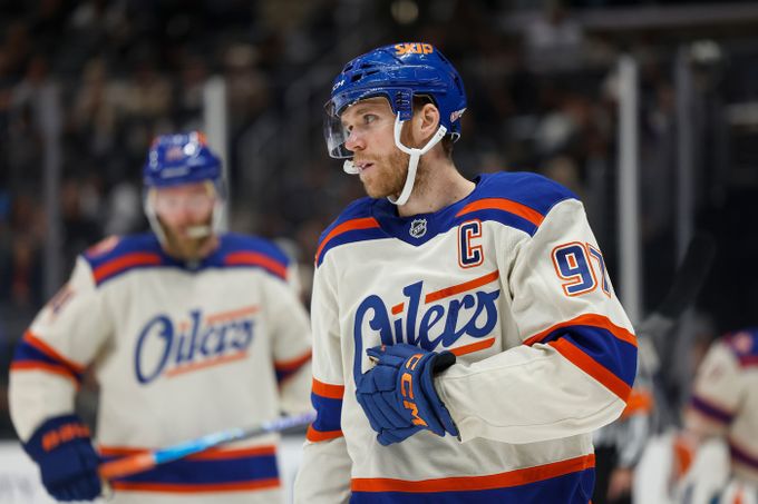 Edmonton vynuloval Calgary, rekord pro McDavida. Colorado přerušilo vítěznou sérii New Jersey Edmonton vynuloval Calgary, rekord pro McDavida. Colorado přerušilo vítěznou sérii New Jersey