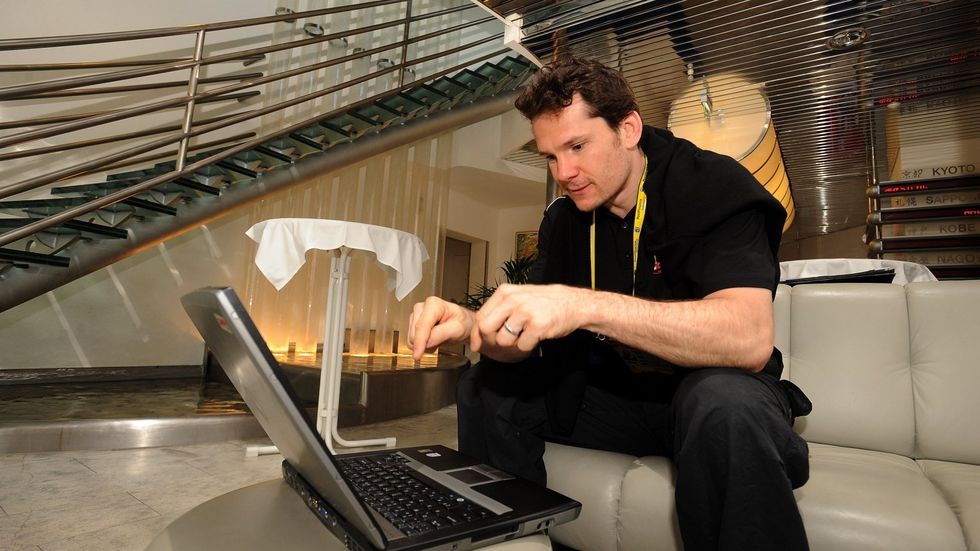 Patrik Eliáš při on-line rozhovoru v hotelu Ambasador.
