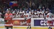 Čeští hokejisté se radují ze vstřelené branky proti Rakousku