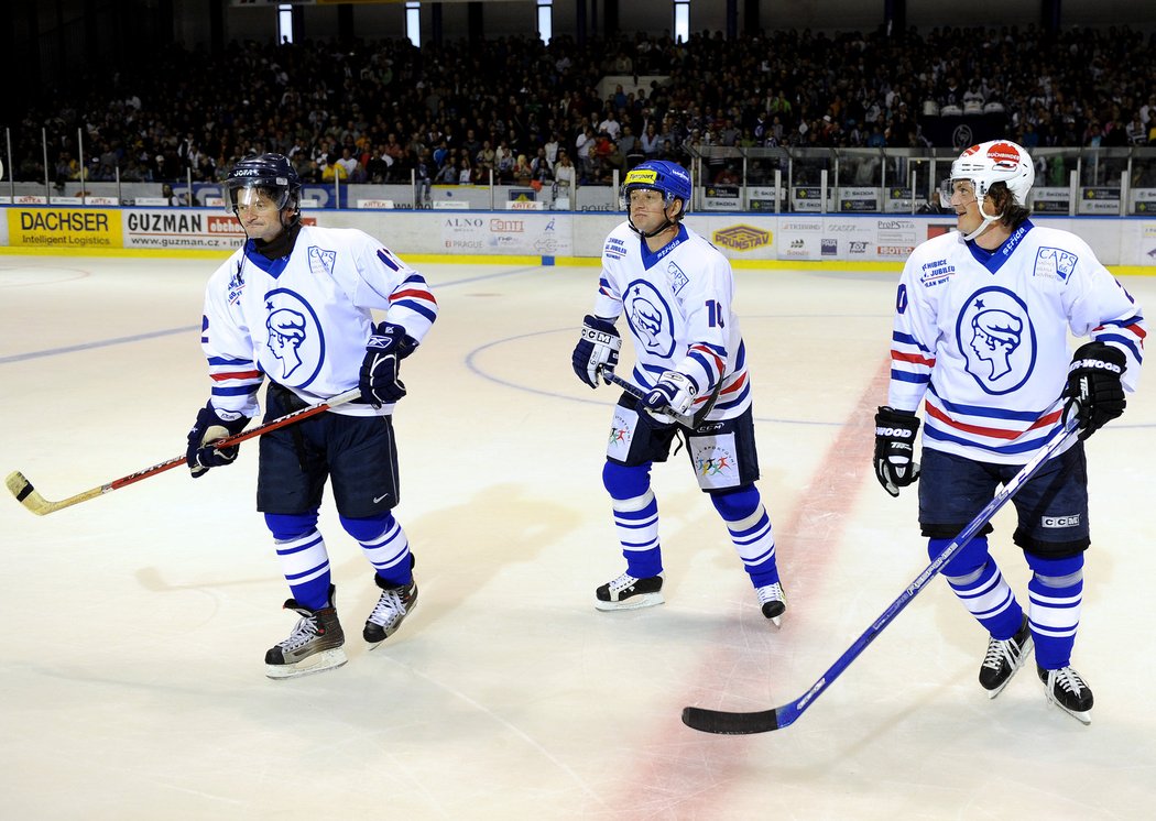 Slavná &#34;blue line&#34; Vejvoda-Patera-M. Procházka znovu pospolu