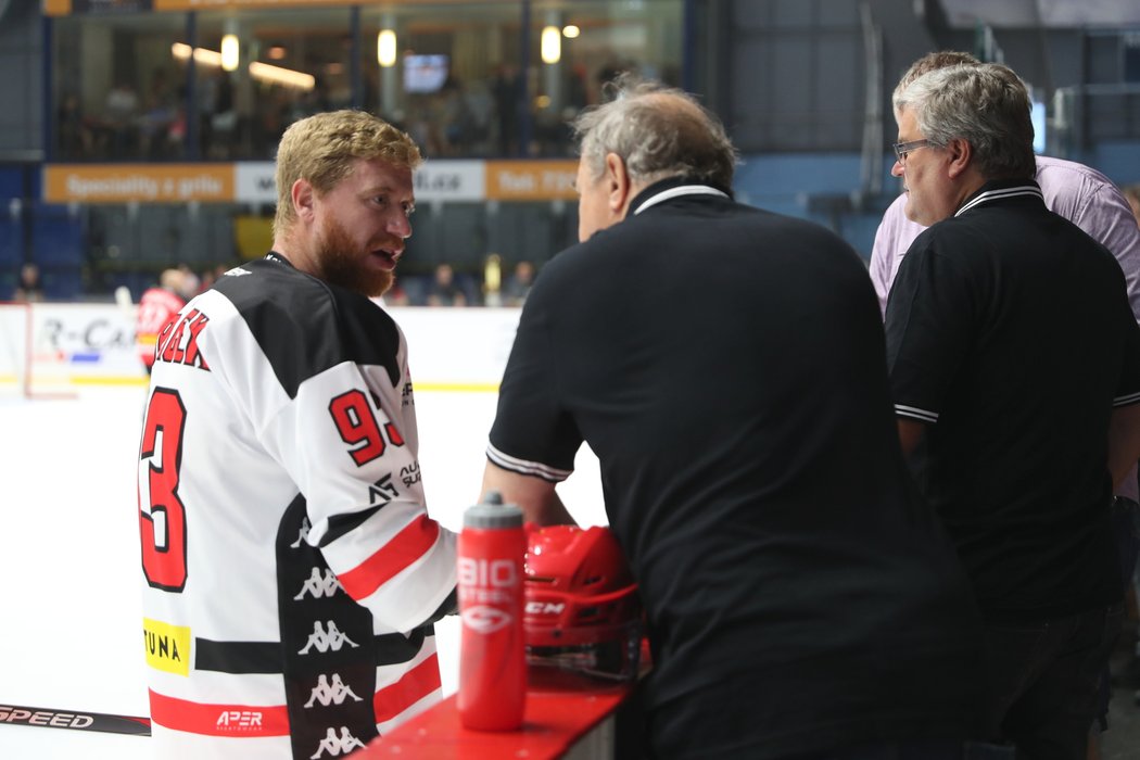 Na hokejové exhibici ve Znojmě nechyběl ani útočník Philadelphie Jakub Voráček