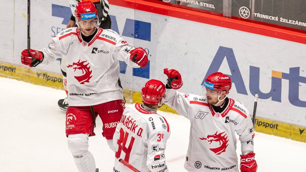 Radost Třince, zleva Andrej Nestrašil, Ondřej Kovařčík a Libor Hudáček.