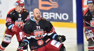 SESTŘIHY: Hradec ovládl divoký šlágr v Brně. Sparta vyloupila Olomouc 3:0