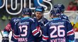 Vítkovičtí hokejisté se radují z branky Radoslava Tybora