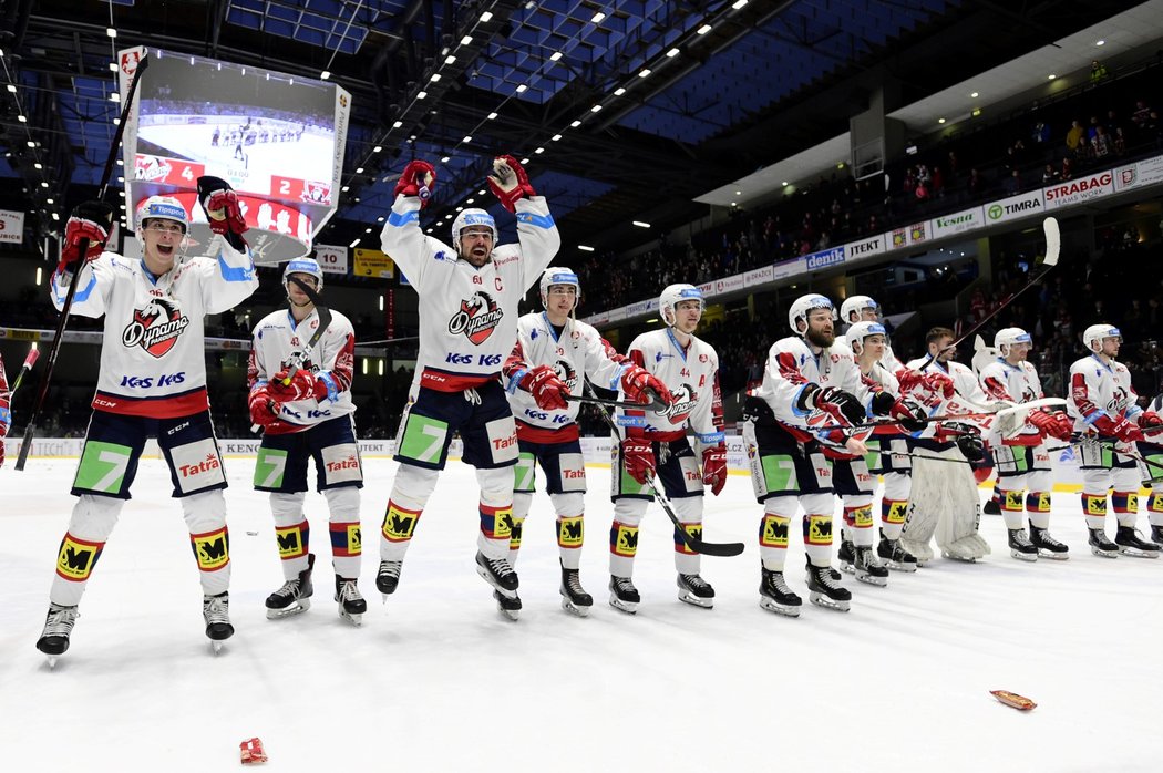 Pardubičtí hokejisté se rozloučili se základní částí Tipsport extraligy vítězství ve východočeském derby nad Hradcem