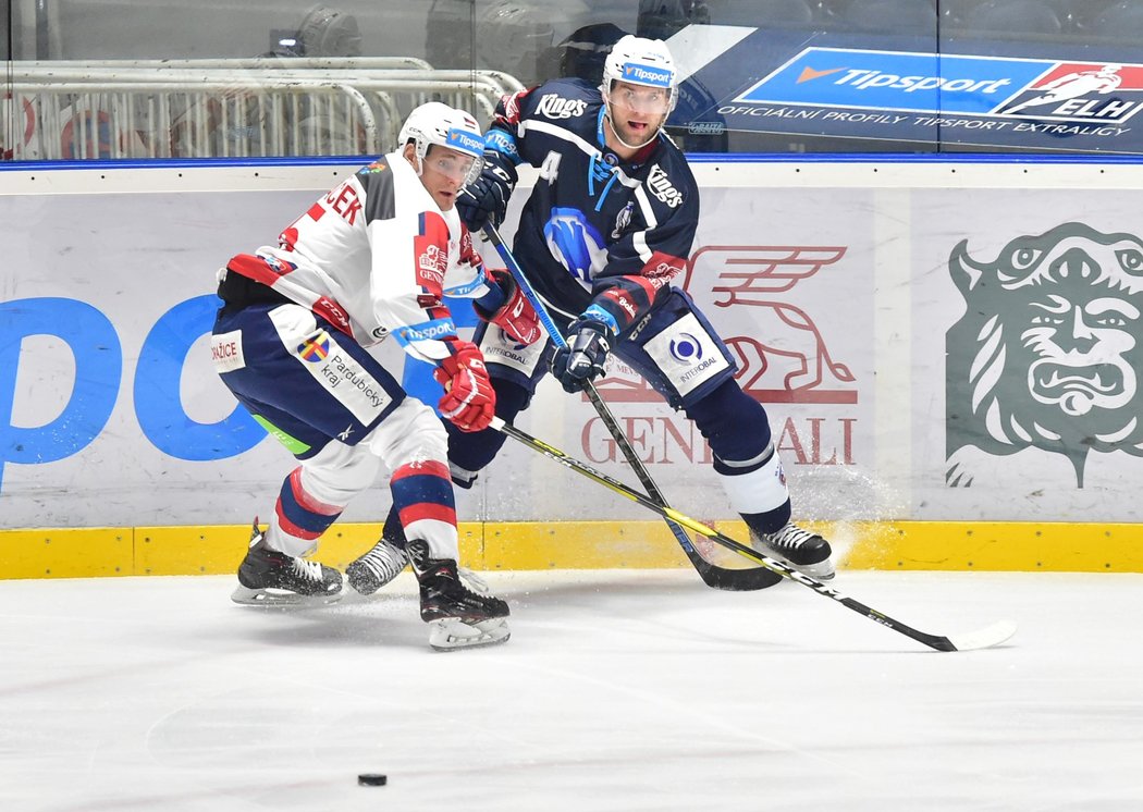 Plzeňský bek Jakub Kindl během duelu s Pardubicemi