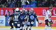 Hokejisté Plzně se radují z úspěšné gólové akce