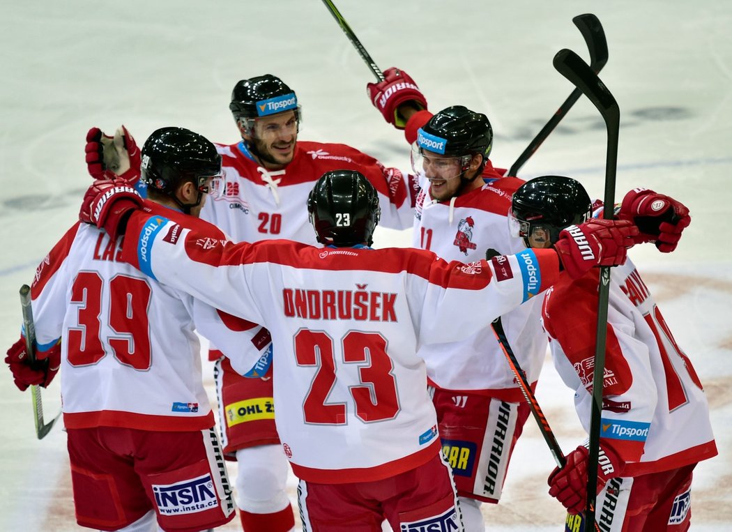 Olomoučtí hokejisté se radují ze vstřelené branky