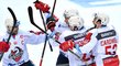 Pardubičtí hokejisté oslavují vítězství nad Spartou