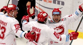 SESTŘIH: Třinec - Pardubice 6:1. Oceláři rozdrtili Dynamo, zazářil Polanský