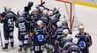 Hokejisté Plzně oslavují vítězství nad vedoucím Třincem