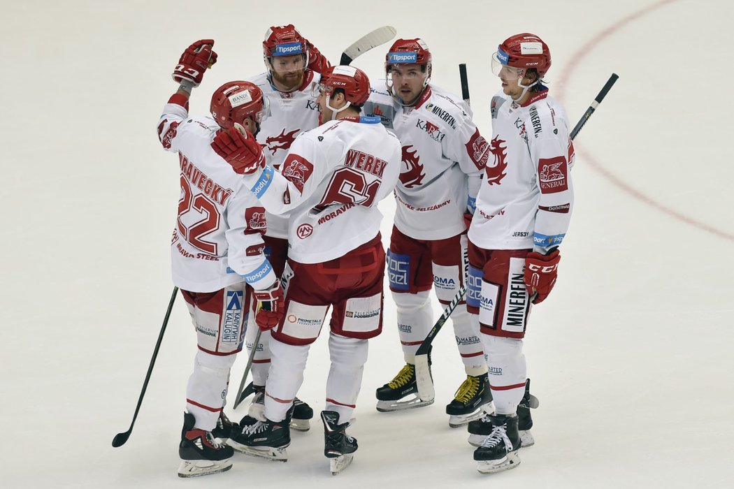 Třinečtí hokejisté jsou ve formě! Po vítězství v ocelářském derby nad Vítkovicemi se navíc zmocnili prvního místa v tabulce Tipsport extraligy