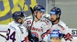 Vítkovičtí hokejisté se radují z gólu útočníka Patrika Zdráhala (uprostřed)