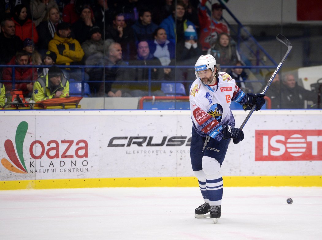 Jaromír Jágr se ve vzteku chystá odhodit svojí hokejku