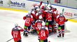Pardubičtí hokejisté se radují z veledůležitého vítězství na ledě Kladna