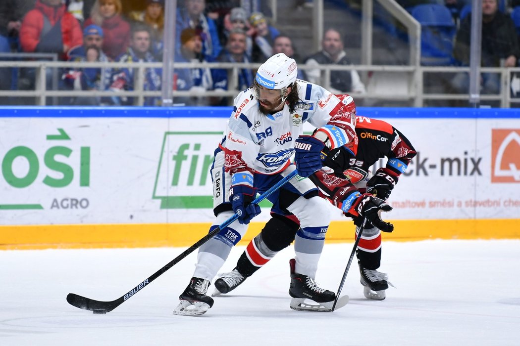 Americký útočník Peter Mueller z Komety Brno v zápase proti Hradci Králové