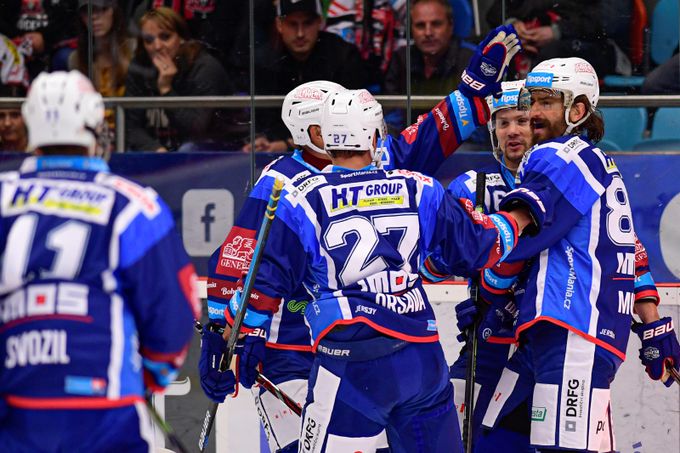 SESTŘIHY: Kometa skolila Hradec 3:2. Pardubice ve Zlíně spadly na dno SESTŘIHY: Kometa skolila Hradec 3:2. Pardubice ve Zlíně spadly na dno