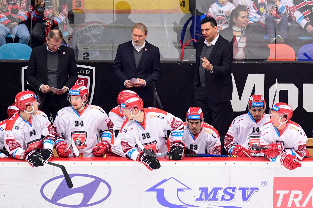 Hradecké mužstvo vedené Vladimírem Růžičkou a Tomášem Martincem schytalo na svém ledě porážku 0:4 od Olomouce