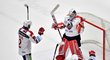 Hokejisté Pardubic slaví domácí vítězství nad Kometou s brankářem Pavlem Kantorem
