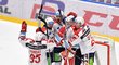 Hokejisté Pardubic oslavují veledůležité vítězství nad Plzní