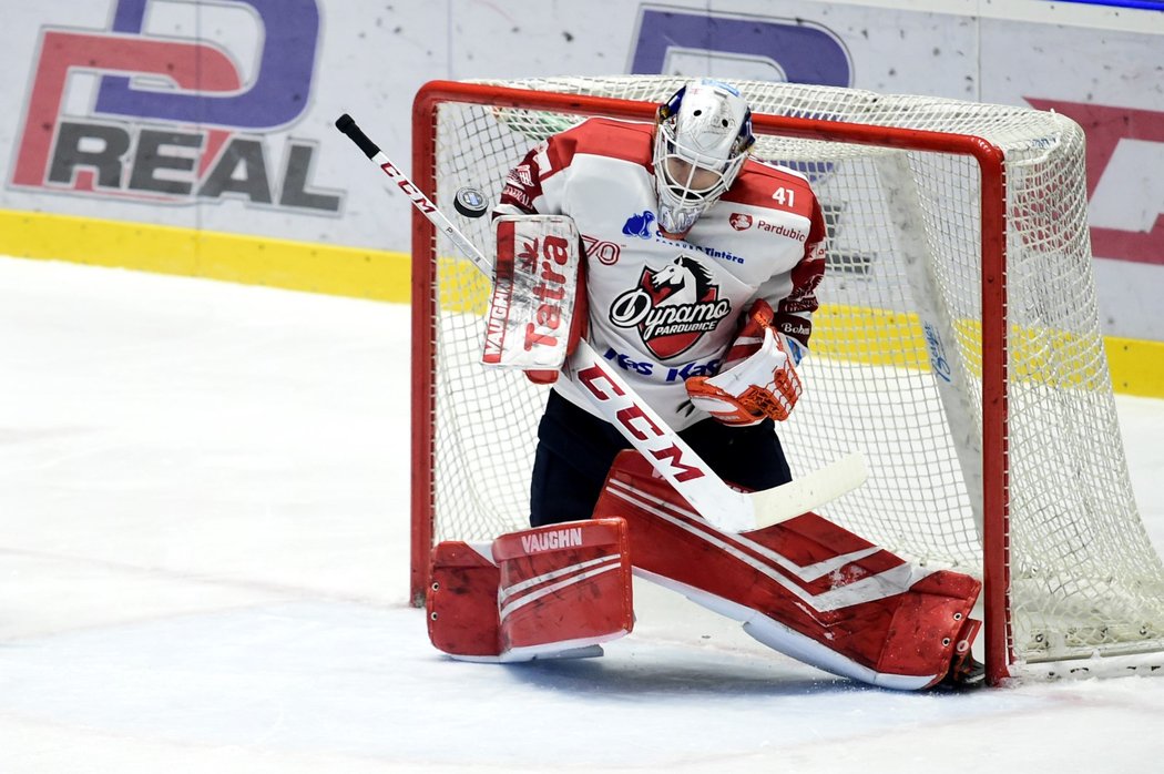 Pardubický gólman Pavel Kantor zlikvidoval nebezpečnou střelu