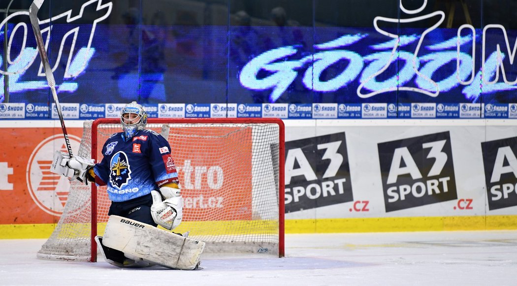 Brankář Kladna Denis Godla smutní po inkasovaném gólu