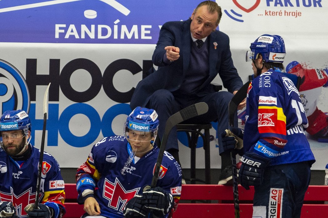 Trenér Českých Budějovic Václav Prospal domlouvá svým svěřencům