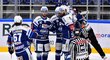 Hokejisté Komety Brno se radují ze vstřelené branky