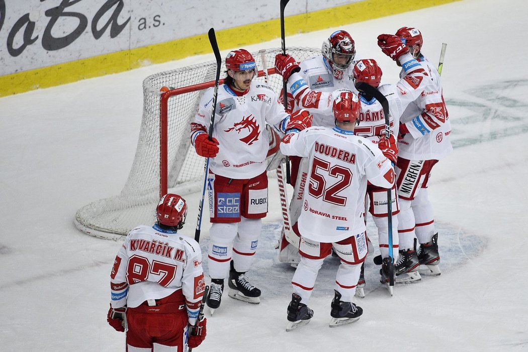 Třinečtí Oceláři slaví vítězství v Liberci