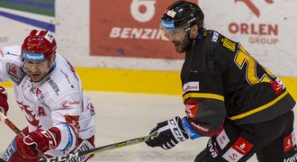 Oceláři pokazili Hüblovi jubileum. Kouč smekl: Je jen o rok a půl mladší!