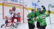 Hokejisté Mladé Boleslavi se radují z gólu