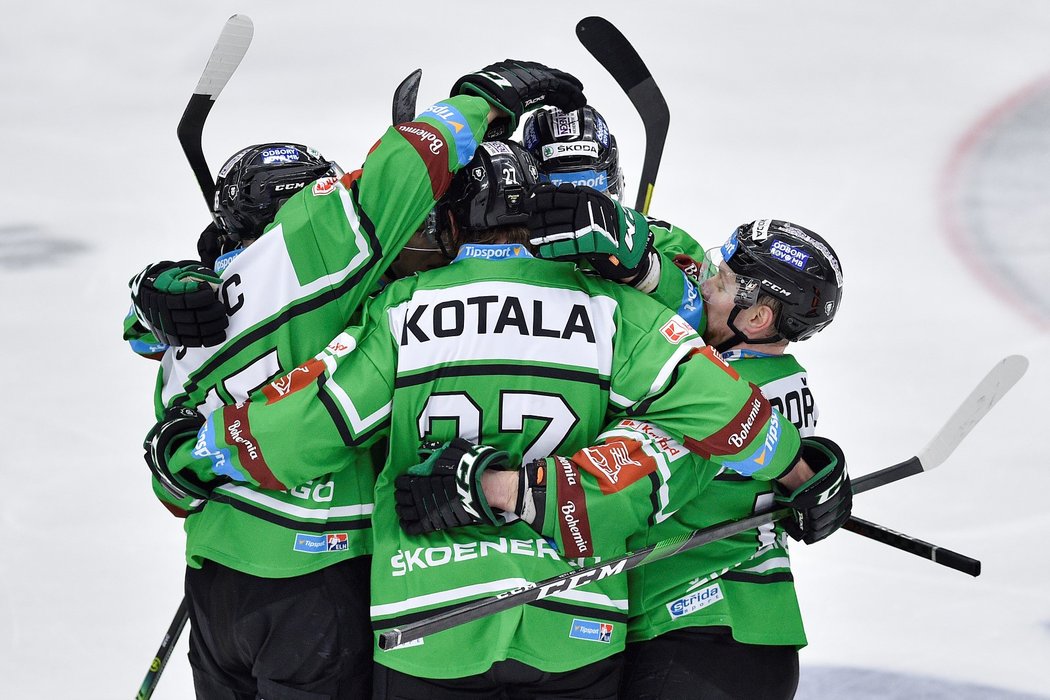 Mladoboleslavští hokejisté se radují z gólu